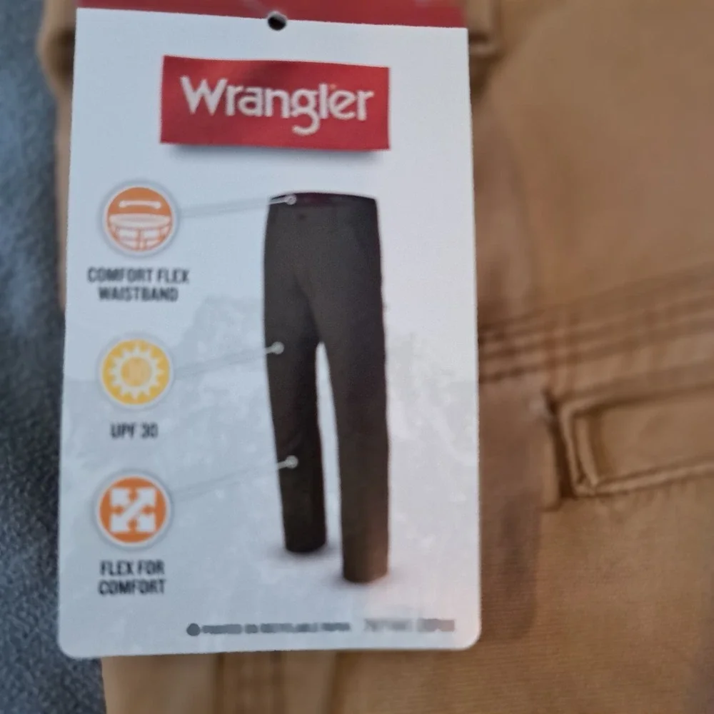NWT Wrangler  Mens Utility Pants Beige‎ 42x30 Comfort SPF 30 Normcore Gorpcore
